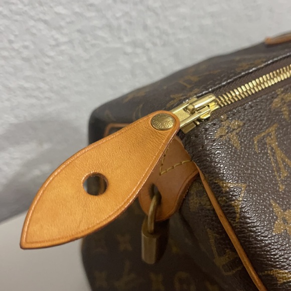 COPY - 40 mm bag mint condition , has initials ( SKT) - Picture 4 of 16